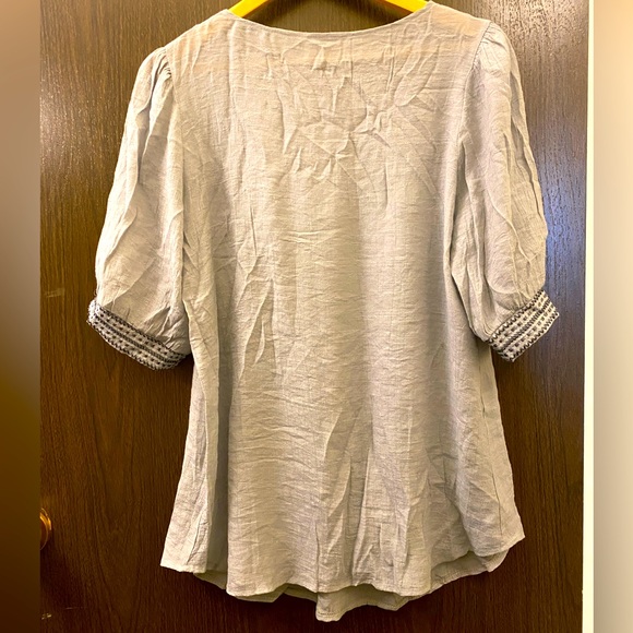 Women's Blouse - Picture 3 of 4